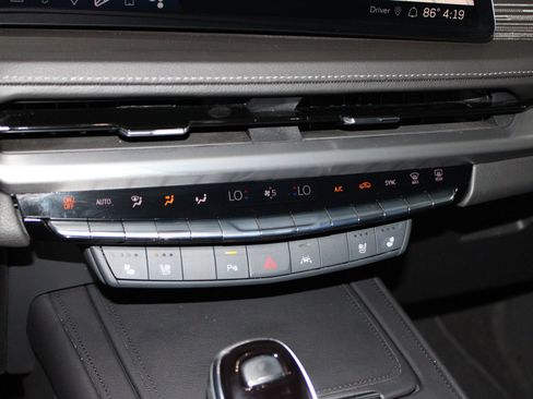 Used 2024 Cadillac XT4 Premium Luxury FWD image 31