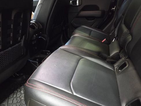 Used 2023 Jeep Gladiator Rubicon w/ Cold Weather Group AWD/4WD image 4