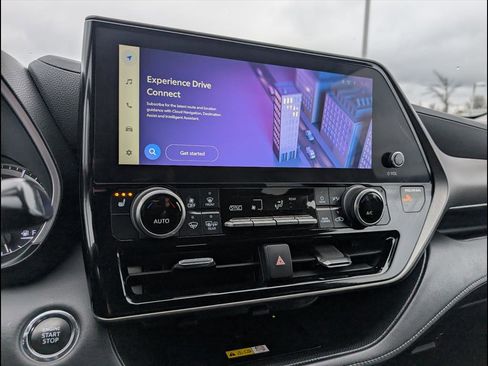 Used 2023 Toyota Highlander XLE image 18