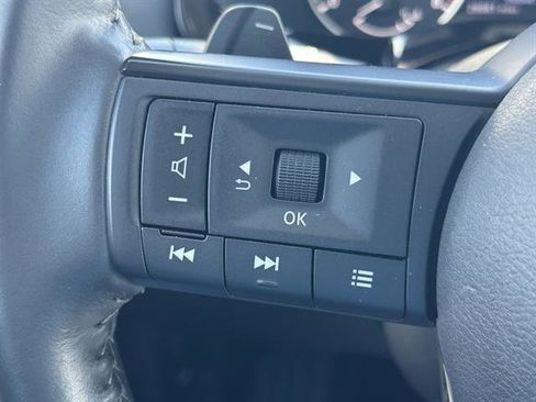 Used 2025 Nissan Pathfinder SV image 11