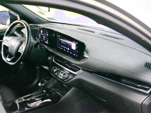 Used 2024 Buick Envista Sport Touring w/ Convenience II Package FWD image 12