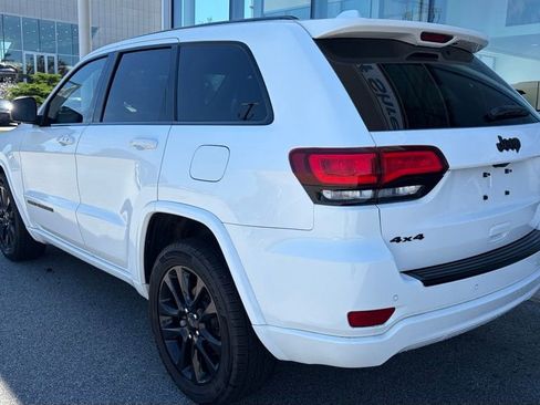 Used 2018 Jeep Grand Cherokee Altitude AWD/4WD image 2
