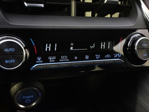 Used 2022 Toyota Venza XLE AWD/4WD image 31