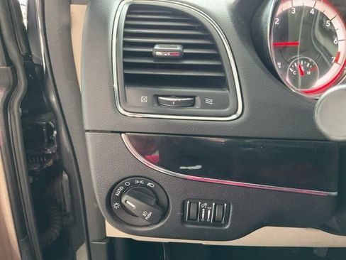 Used 2016 Dodge Grand Caravan SXT image 7