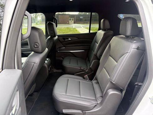 Used 2025 Chevrolet Traverse LT w/ Driver Confidence Package AWD/4WD image 28