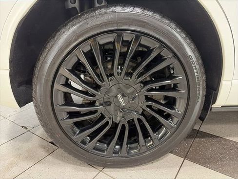 Used 2022 Lincoln Corsair Reserve w/ Equipment Group 201A image 10