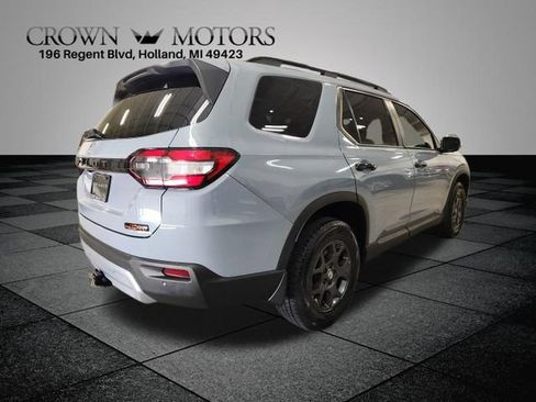 Certified 2025 Honda Pilot TrailSport image 3
