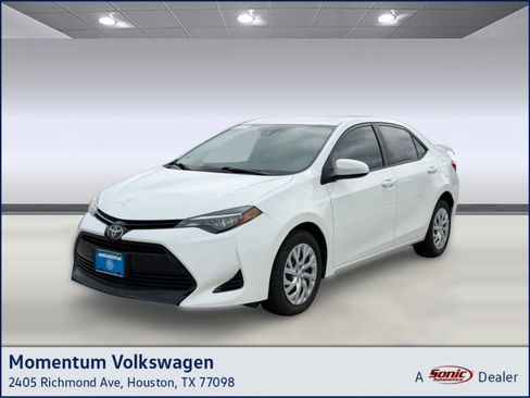 Used 2018 Toyota Corolla LE FWD image 1
