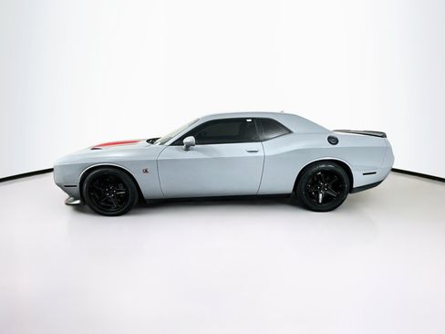 Used 2022 Dodge Challenger R/T Scat Pack w/ Driver Convenience Group RWD image 4