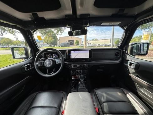 Used 2025 Jeep Gladiator Rubicon AWD/4WD image 31