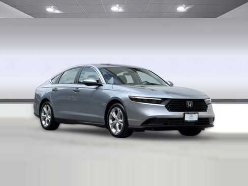 Certified 2025 Honda Accord LX image 6
