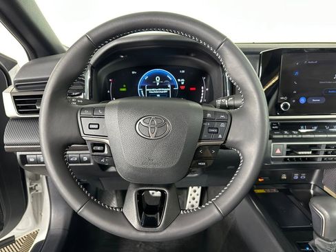 Used 2025 Toyota Camry SE image 11