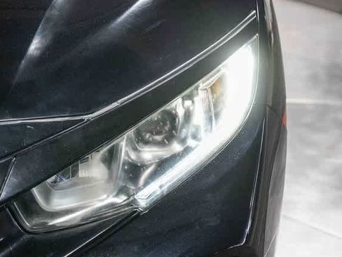 Used 2018 Honda Civic Sport image 7