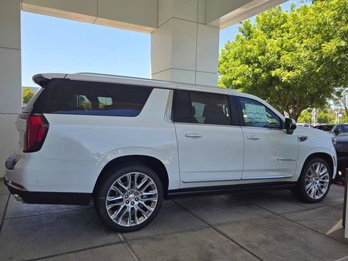 New 2026 GMC Yukon XL Denali w/ Denali Reserve Package AWD/4WD image 3