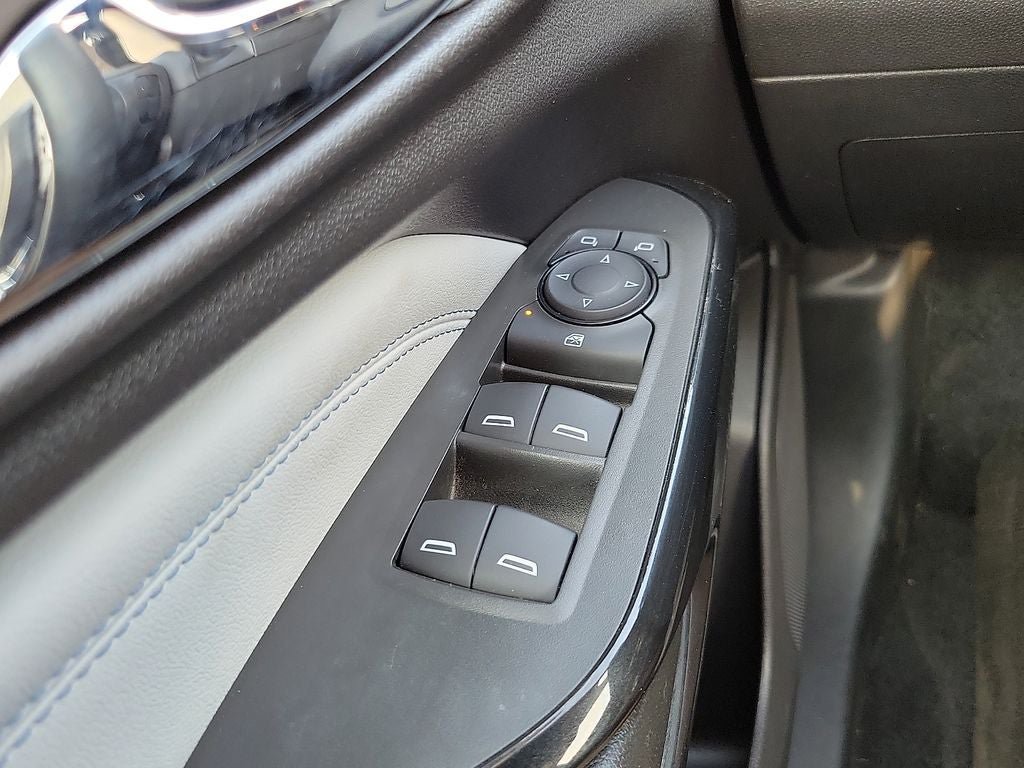 Used 2025 Chevrolet Trax LT w/ LT Convenience Package FWD image 13