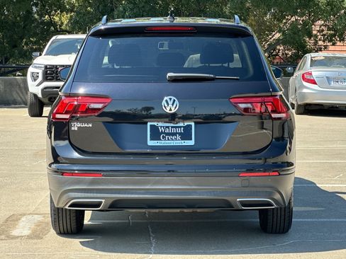 Used 2020 Volkswagen Tiguan SE w/ Panoramic Sunroof Package FWD image 9