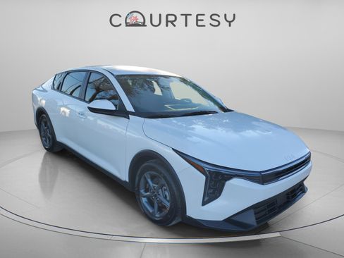 Used 2025 Kia K4 LXS image 5