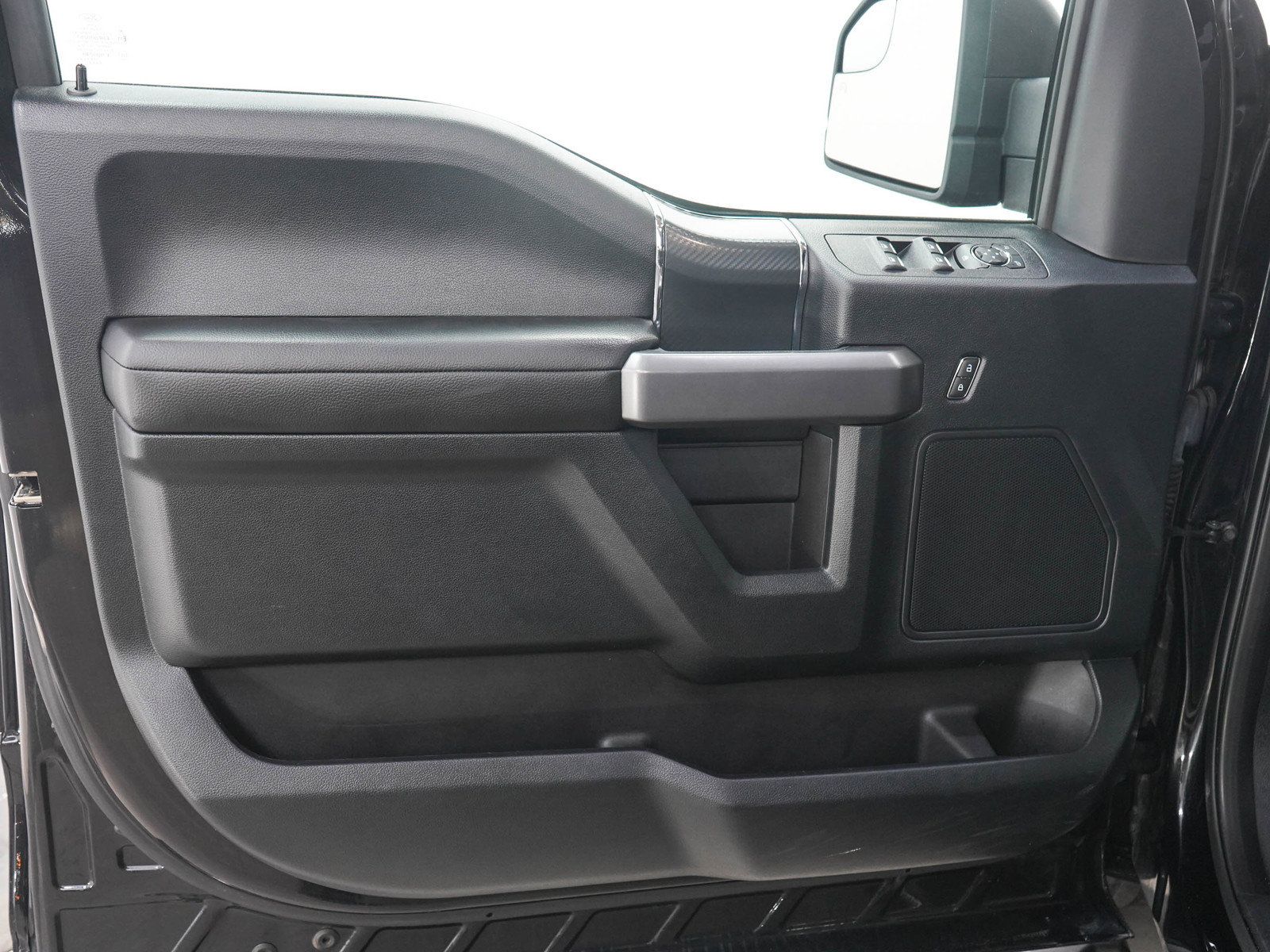 Used 2019 Ford F150 XLT w/ Equipment Group 302A Luxury AWD/4WD image 21