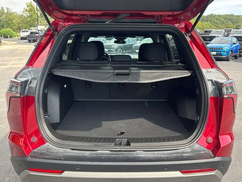 Used 2025 Chevrolet Equinox LT AWD/4WD image 10