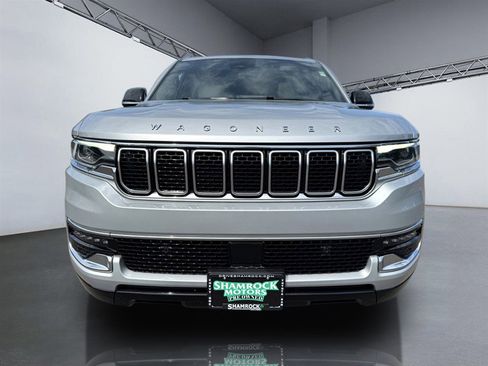 Used 2025 Jeep Wagoneer 4WD w/ Premium Group I image 9