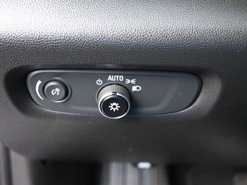 Used 2022 Chevrolet Traverse LT FWD image 15