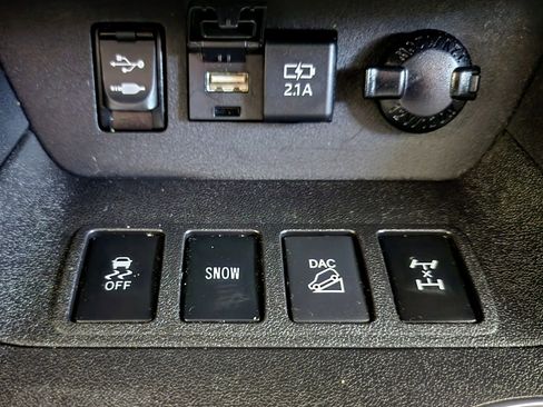 Used 2019 Toyota Highlander XLE image 27