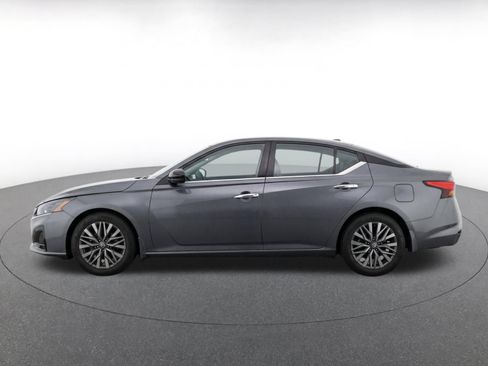 Used 2025 Nissan Altima 2.5 SV FWD image 4