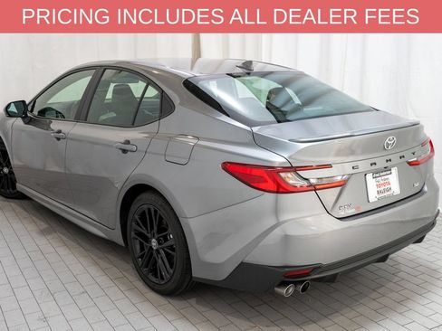 Used 2025 Toyota Camry SE FWD image 3