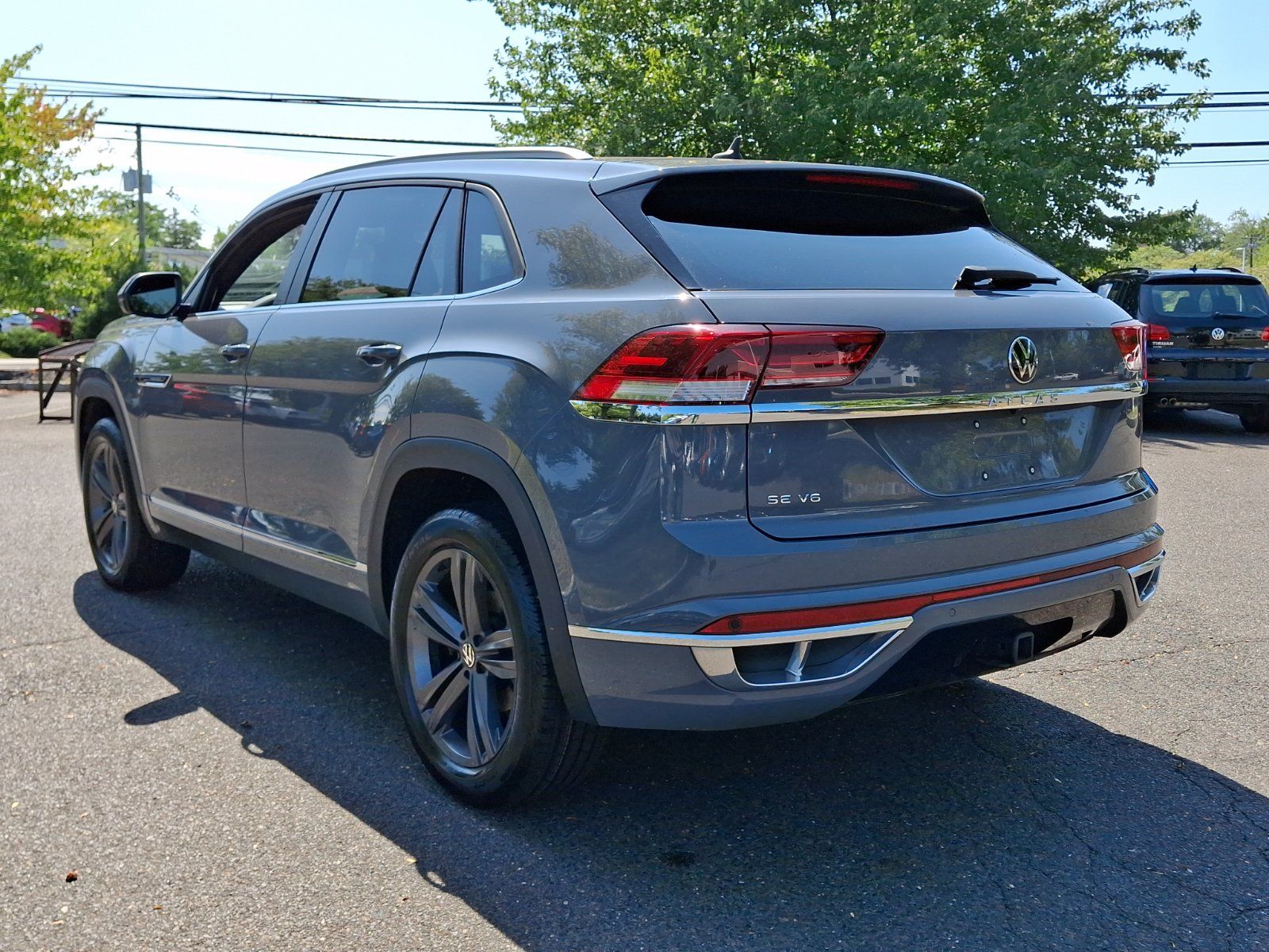 Used 2021 Volkswagen Atlas Cross Sport SE w/ Panoramic Sunroof Package FWD image 4