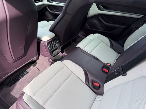 Used 2025 Porsche Taycan image 30