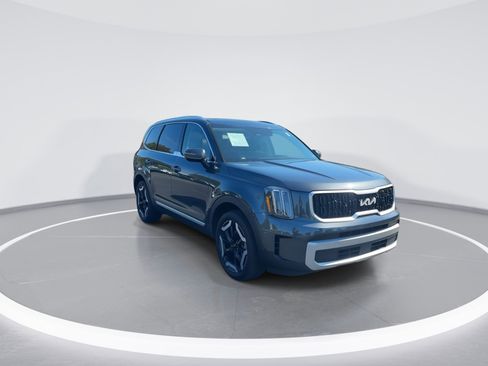 Used 2023 Kia Telluride EX w/ EX Captain's Chair Package FWD image 2