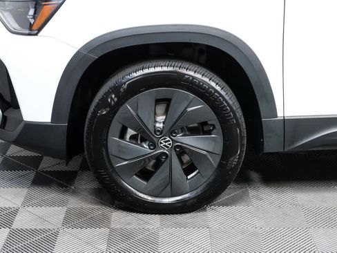 Certified 2025 Volkswagen Taos S image 33