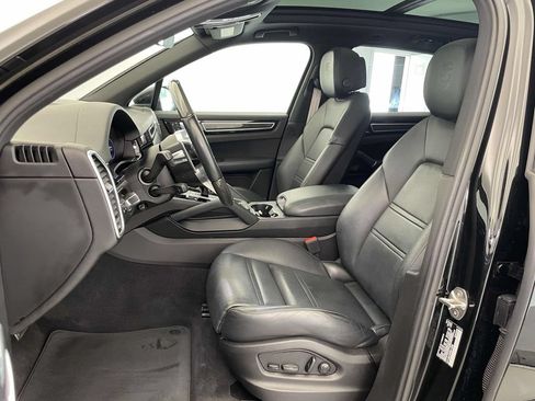 Certified 2023 Porsche Cayenne S Platinum AWD/4WD image 5
