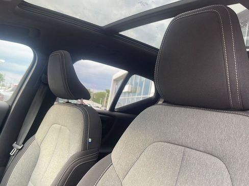 Used 2024 Volvo XC40 B5 Core AWD/4WD image 8