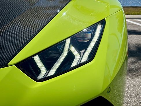 Used 2022 Lamborghini Huracan EVO image 24