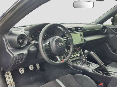 Used 2024 Toyota GR86 Premium RWD image 9