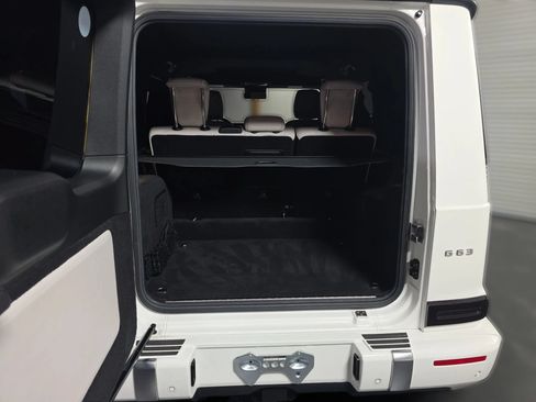 Used 2021 Mercedes-Benz G 63 AMG 4MATIC w/ G Manufaktur Interior Package image 11
