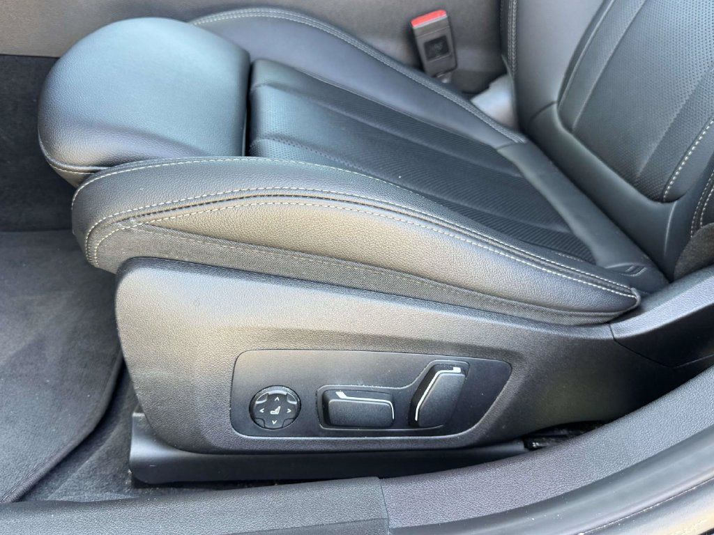Used 2026 BMW 330i xDrive Sedan AWD/4WD image 19