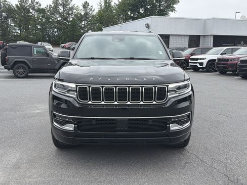 Used 2025 Jeep Wagoneer 4WD image 2