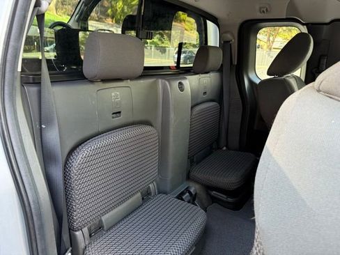 Used 2015 Nissan Frontier SV image 22