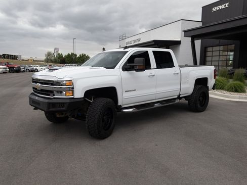 Used 2019 Chevrolet Silverado 2500 LT AWD/4WD image 5