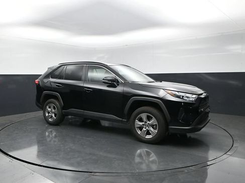 Used 2025 Toyota RAV4 XLE FWD image 1