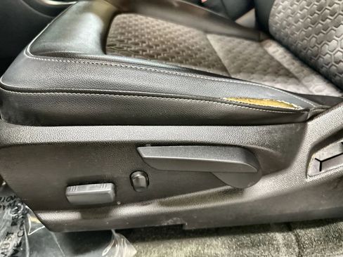Used 2016 Chevrolet Colorado Z71 AWD/4WD image 14