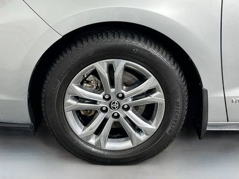 Used 2021 Toyota Sienna XSE image 10