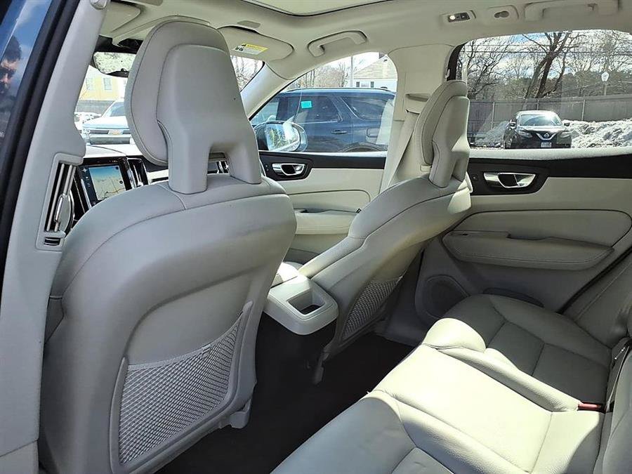 Used 2018 Volvo XC60 T6 Momentum w/ Convenience Package AWD/4WD image 29