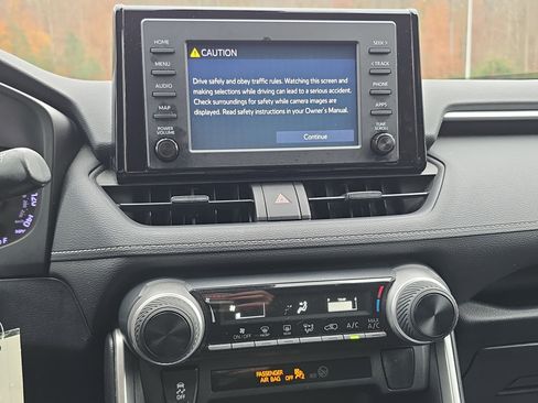 Used 2019 Toyota RAV4 LE image 19