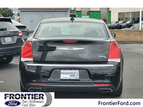 Used 2016 Chrysler 300 C RWD image 5
