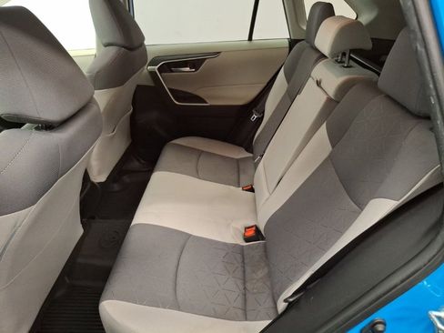 Used 2020 Toyota RAV4 XLE image 12