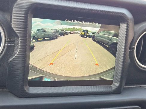 Used 2023 Jeep Wrangler Unlimited Sahara w/ Cold Weather Group image 33