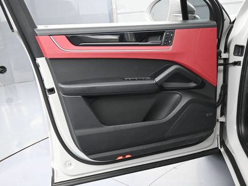 Certified 2025 Porsche Cayenne GTS AWD/4WD image 15
